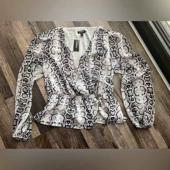 Express blouse bundle - Picture 3 of 7